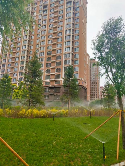 灏园北六栋水电暖安装工程全面启动，地库混凝土垫层浇筑同步推进